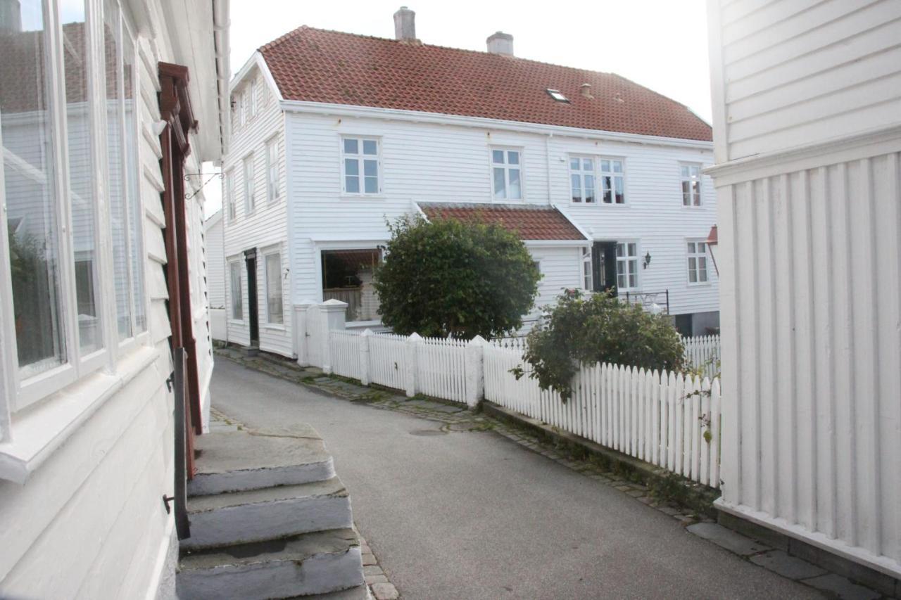 Апартаменты Gamle Apoteket I Gamle Skudeneshavn Экстерьер фото